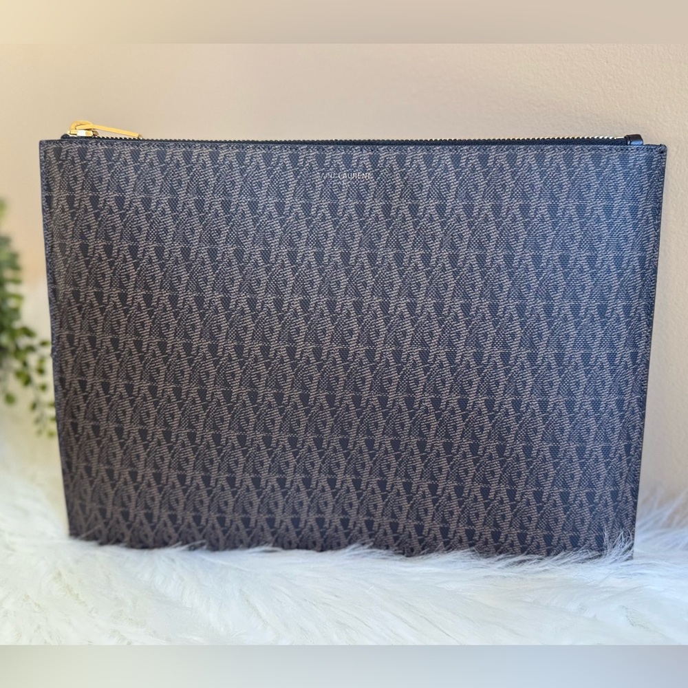 💯Authentic Yves Saint Laurent clutch pouch  bag brand new